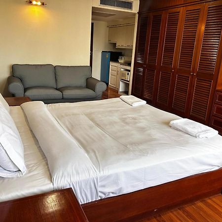Affordable Serviced Apartments In Nana Omni Tower - Prime Sukhumvit Location Bangkok Bagian luar foto