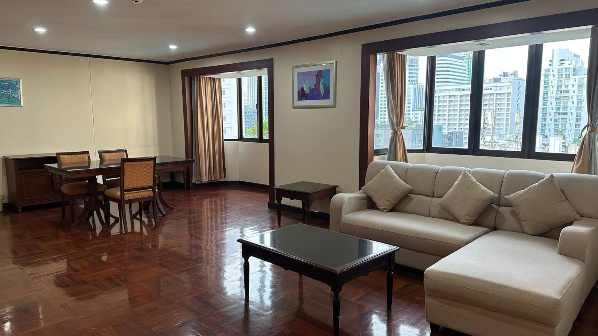 Affordable Serviced Apartments In Nana Omni Tower - Prime Sukhumvit Location Bangkok Bagian luar foto
