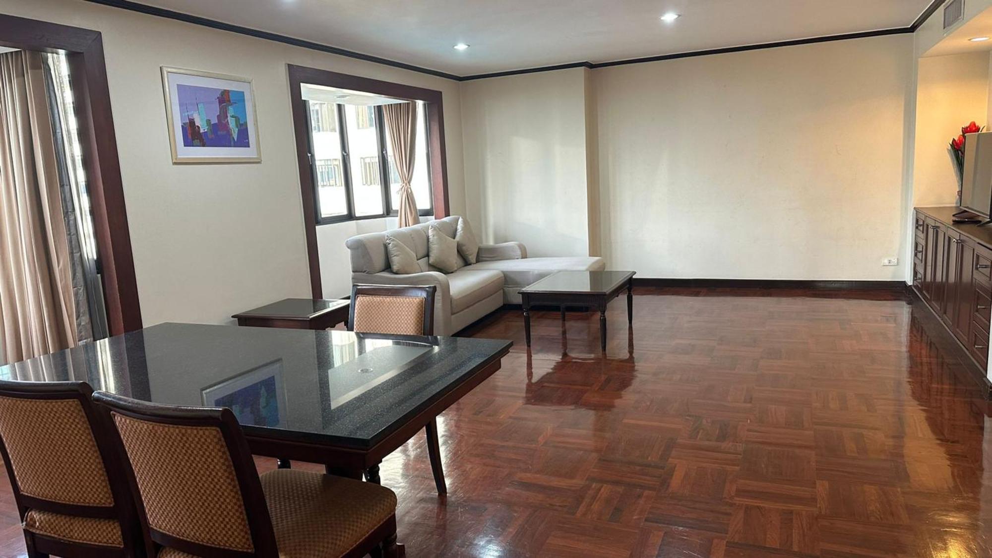 Affordable Serviced Apartments In Nana Omni Tower - Prime Sukhumvit Location Bangkok Bagian luar foto