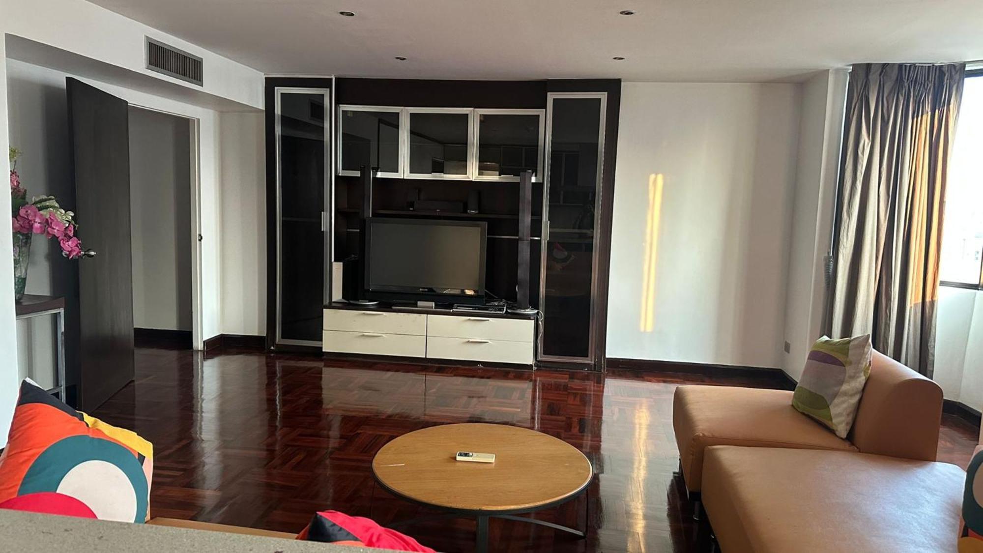 Affordable Serviced Apartments In Nana Omni Tower - Prime Sukhumvit Location Bangkok Bagian luar foto