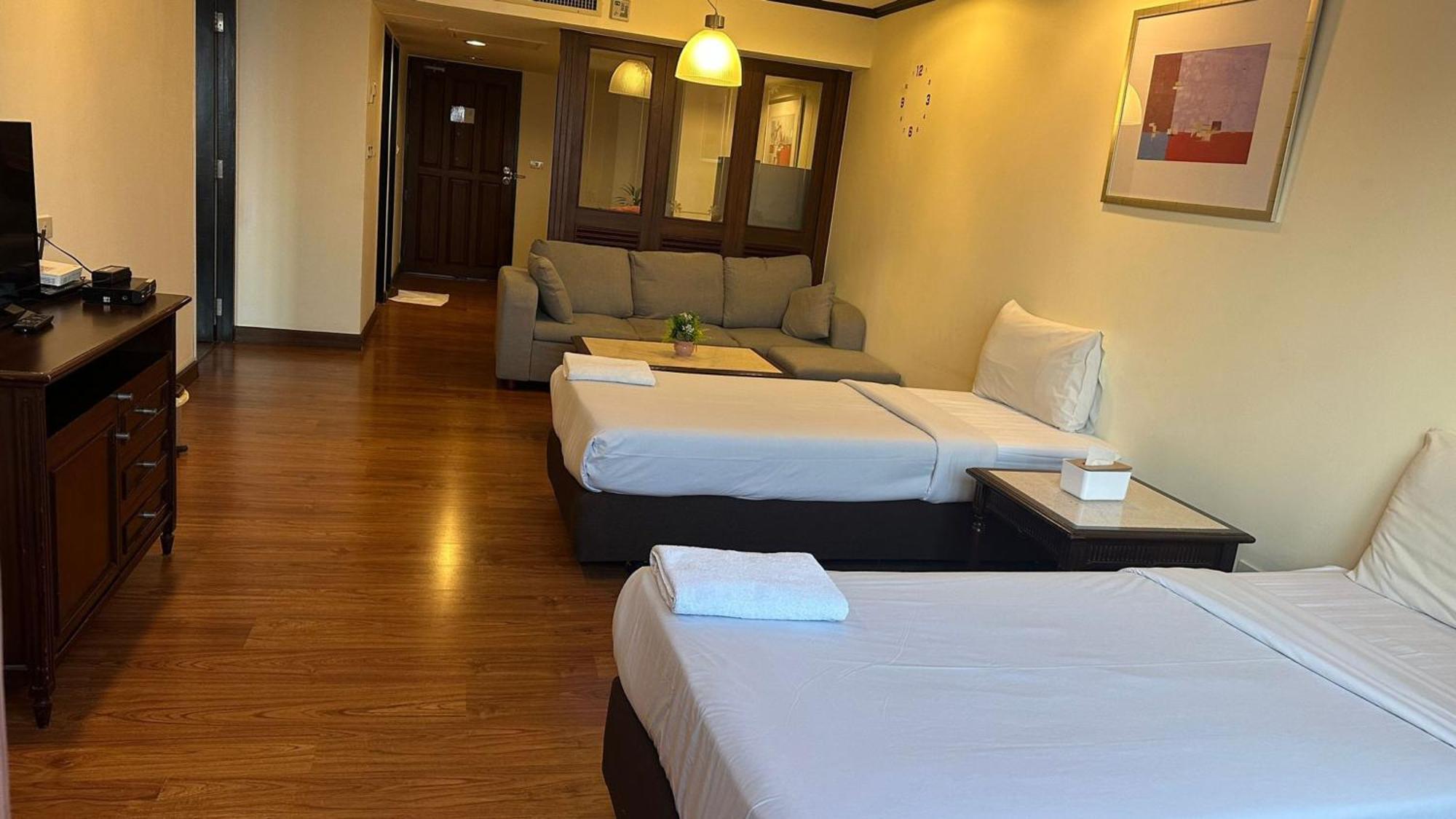 Affordable Serviced Apartments In Nana Omni Tower - Prime Sukhumvit Location Bangkok Bagian luar foto