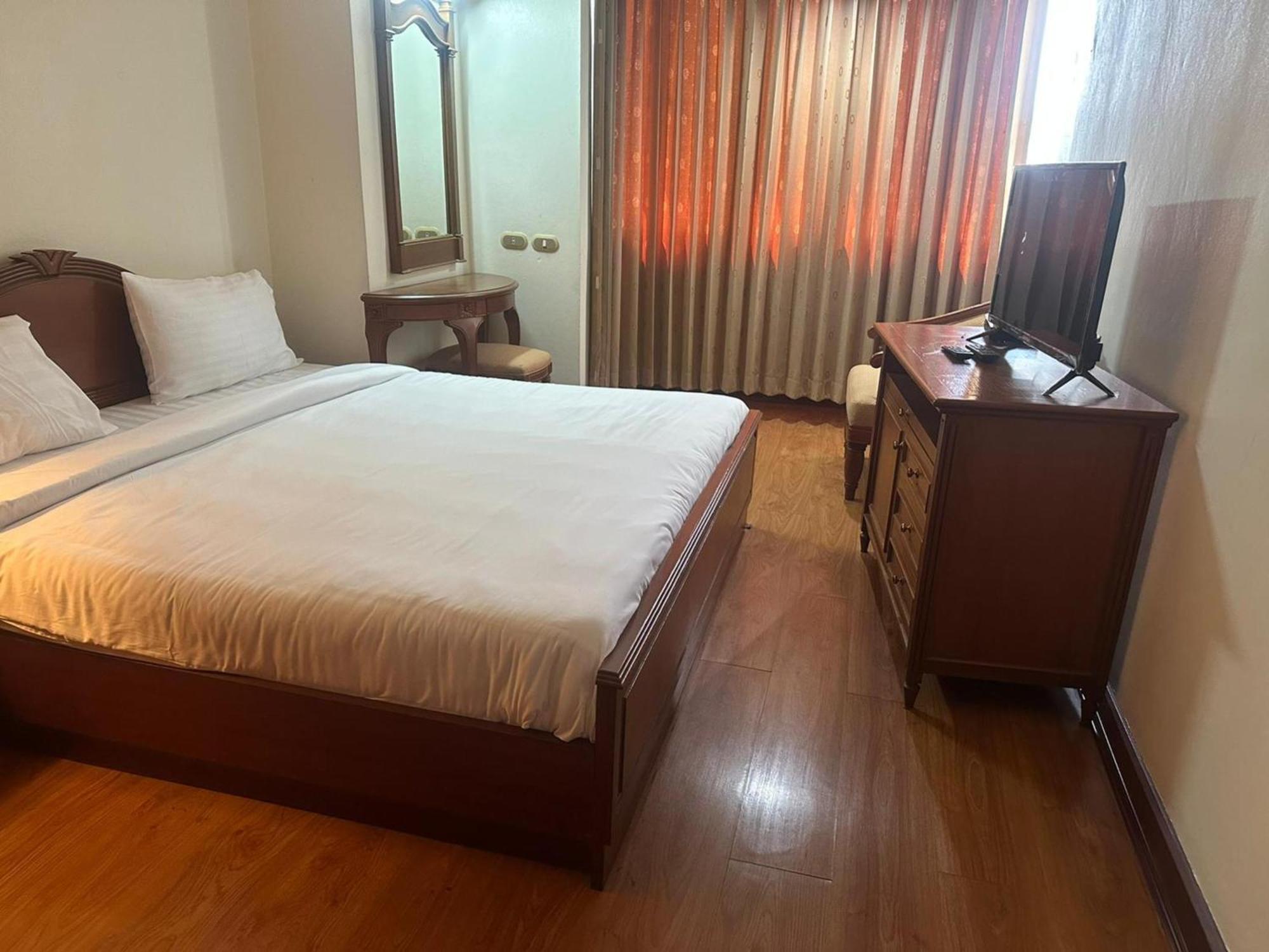 Affordable Serviced Apartments In Nana Omni Tower - Prime Sukhumvit Location Bangkok Bagian luar foto