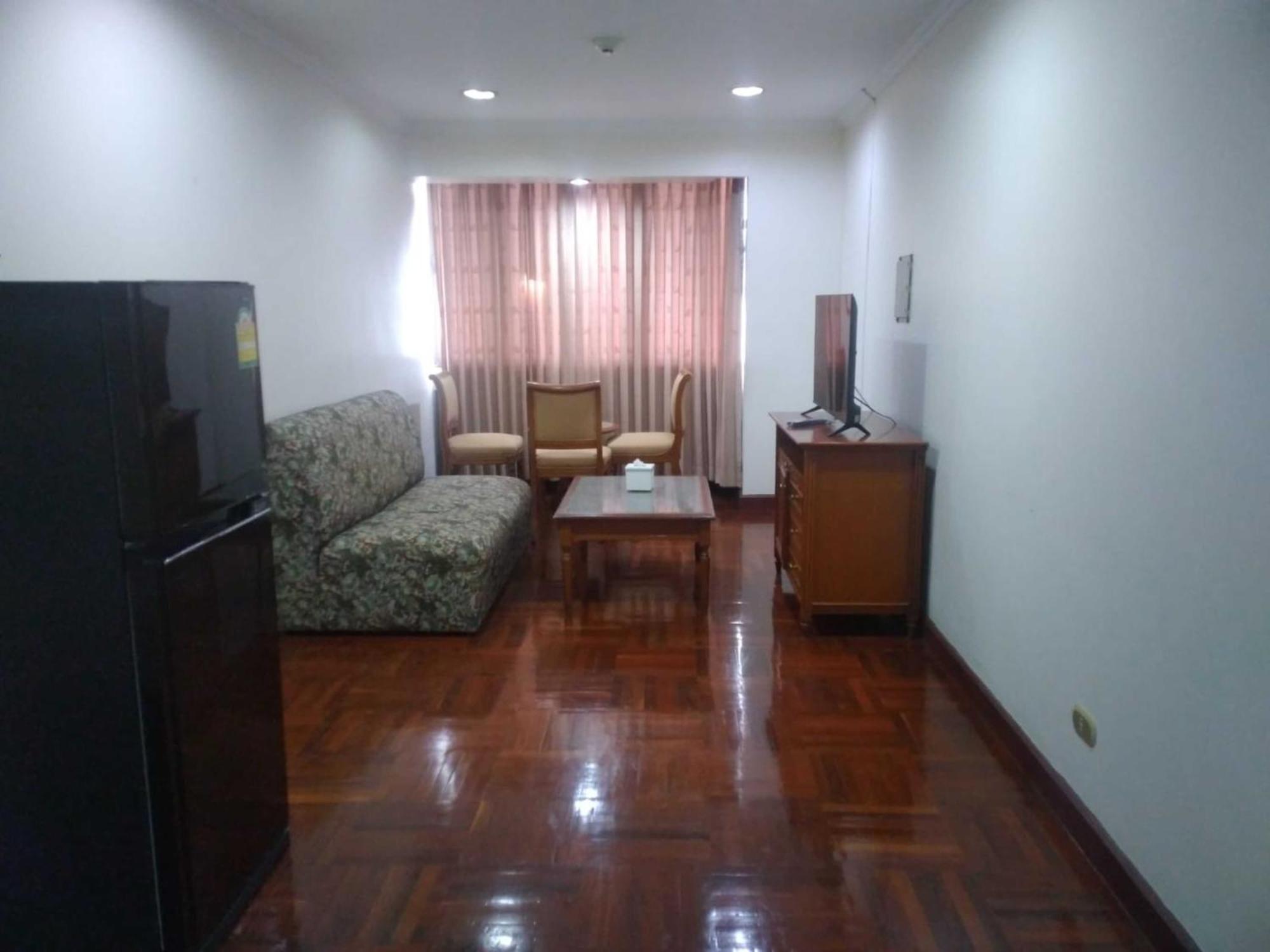 Affordable Serviced Apartments In Nana Omni Tower - Prime Sukhumvit Location Bangkok Bagian luar foto