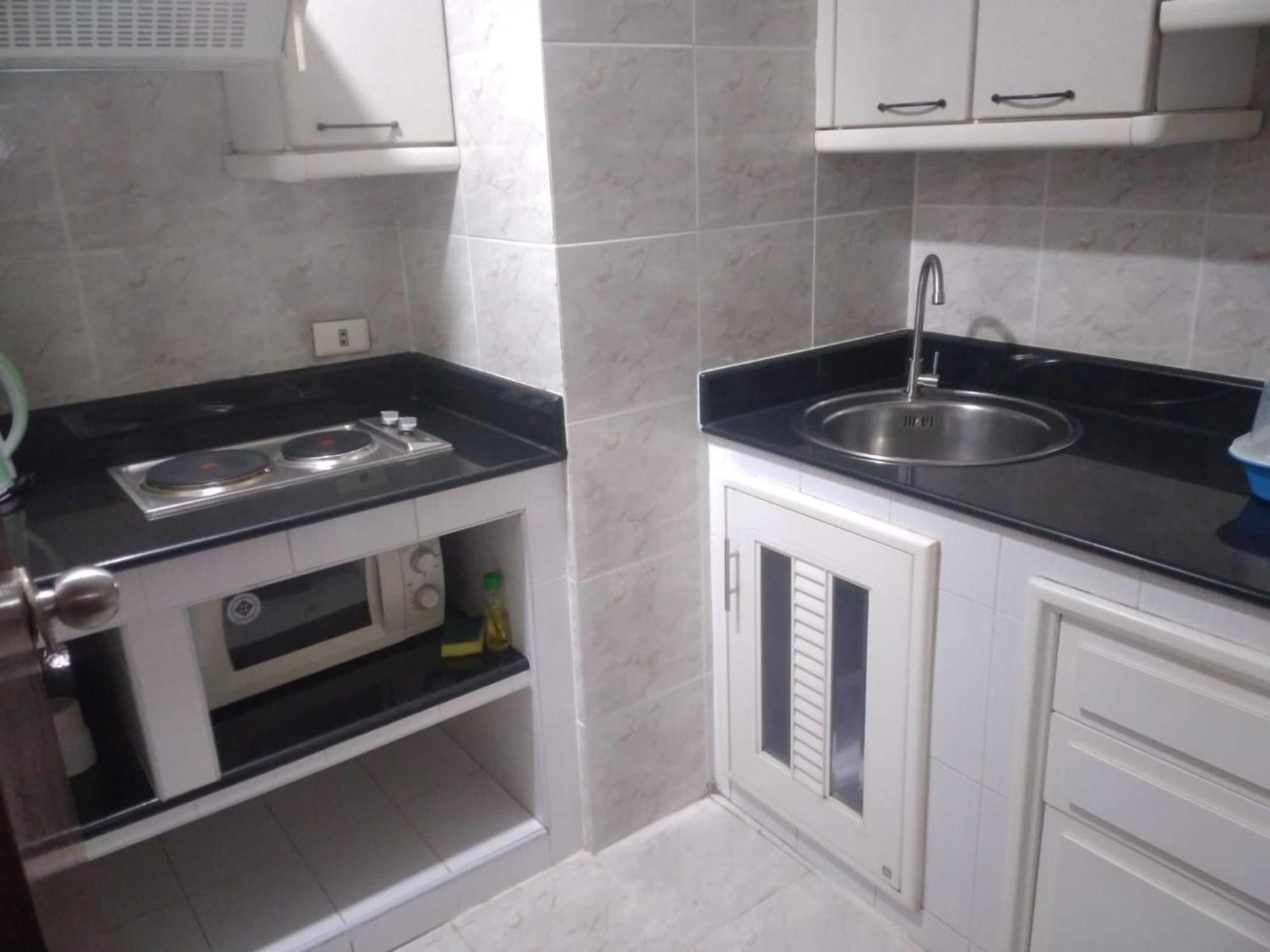 Affordable Serviced Apartments In Nana Omni Tower - Prime Sukhumvit Location Bangkok Bagian luar foto