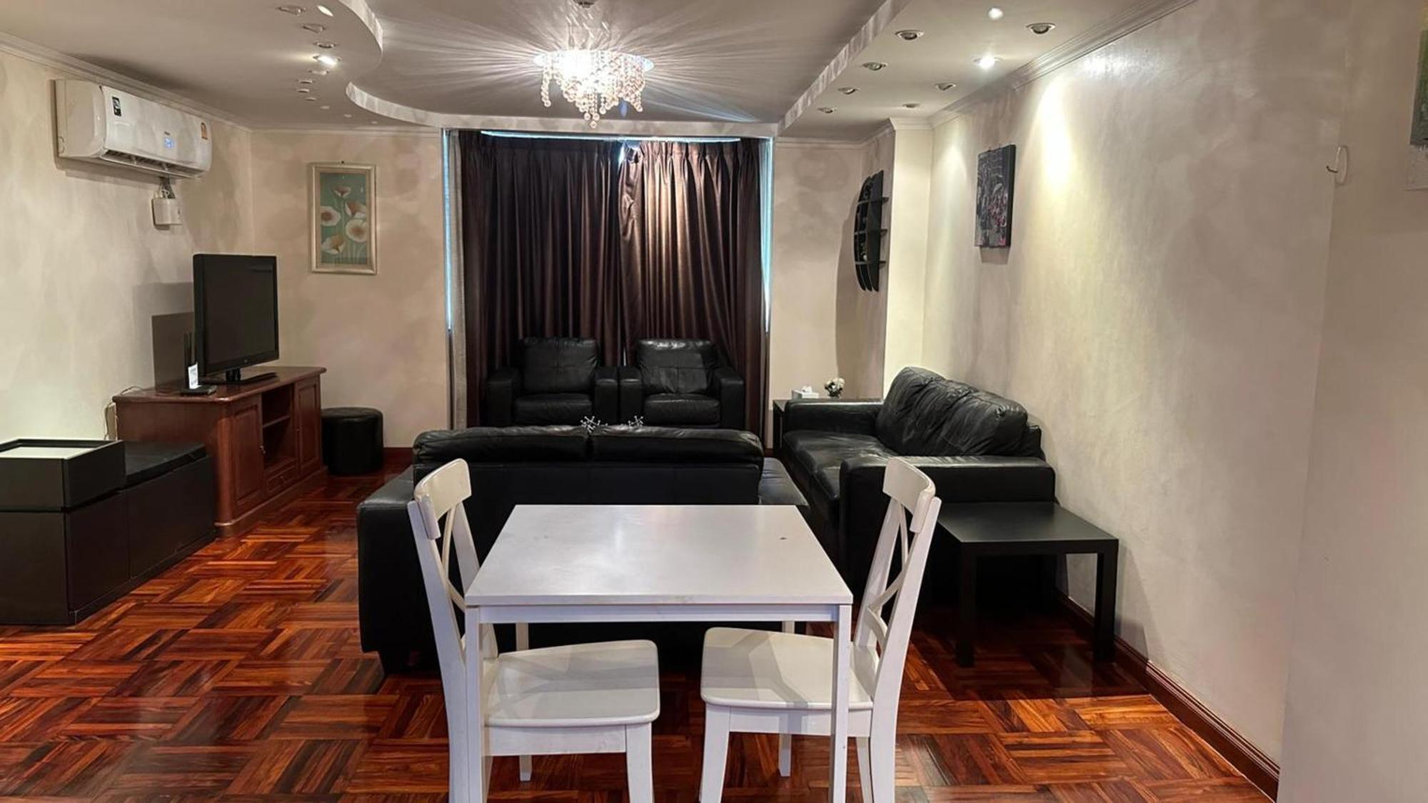 Affordable Serviced Apartments In Nana Omni Tower - Prime Sukhumvit Location Bangkok Bagian luar foto