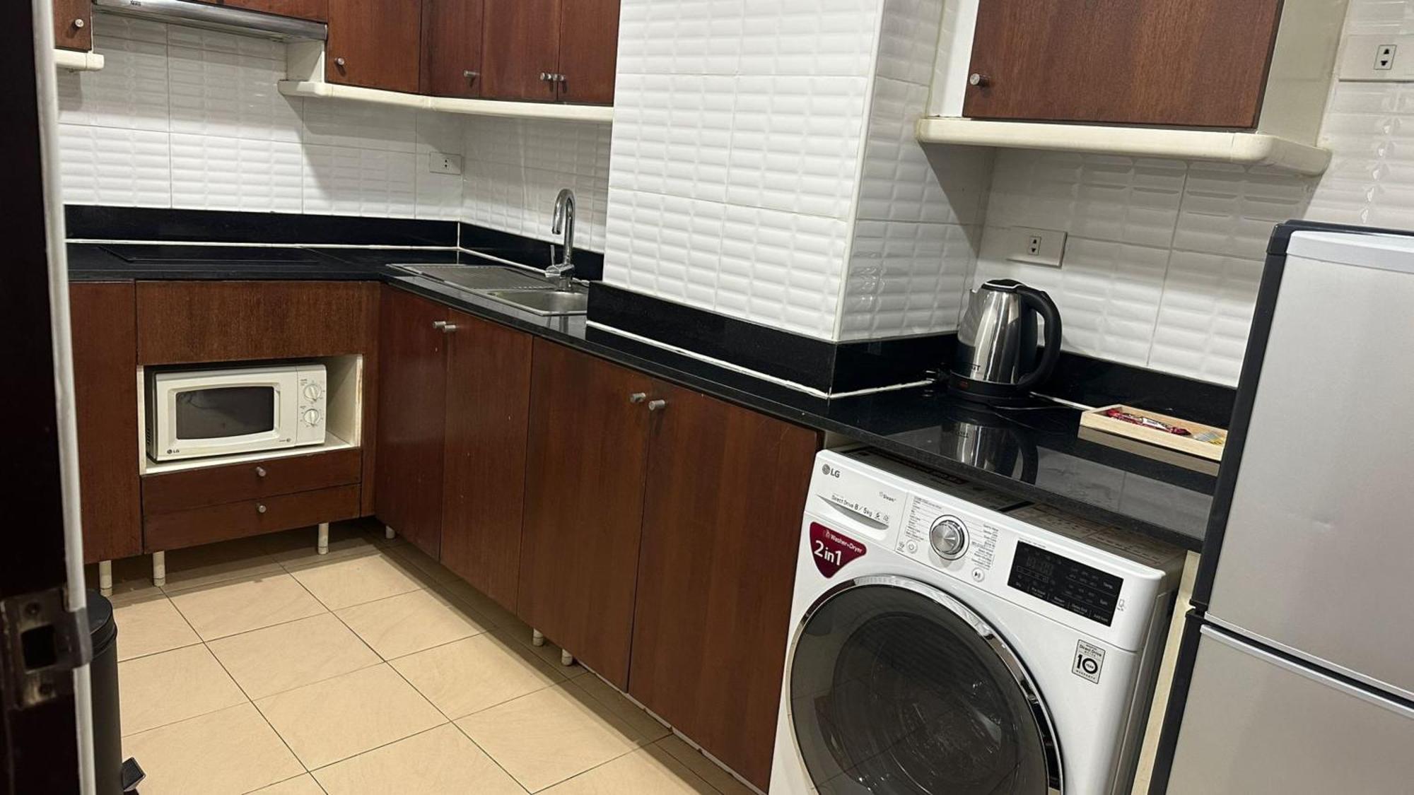 Affordable Serviced Apartments In Nana Omni Tower - Prime Sukhumvit Location Bangkok Bagian luar foto