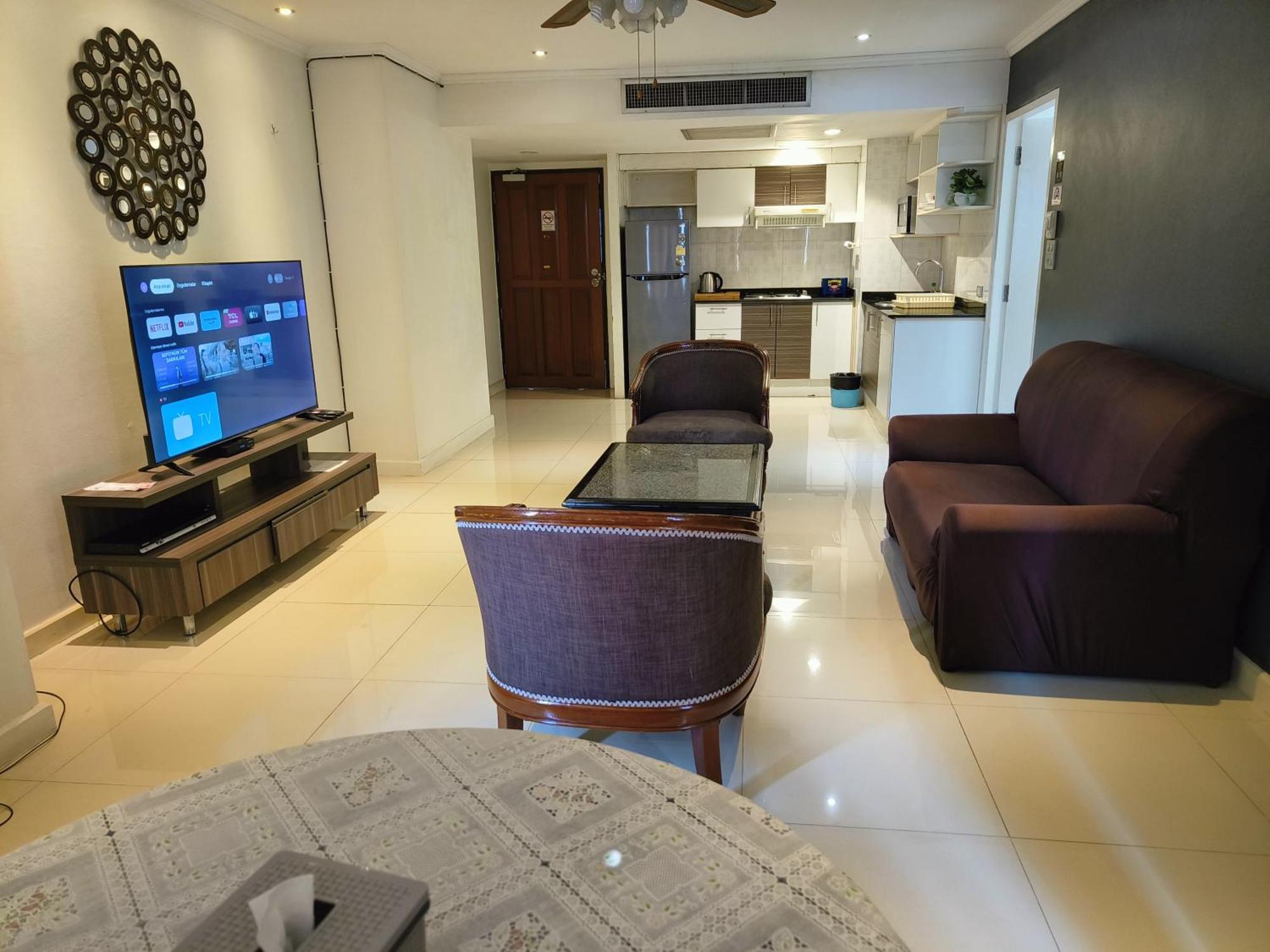 Affordable Serviced Apartments In Nana Omni Tower - Prime Sukhumvit Location Bangkok Bagian luar foto