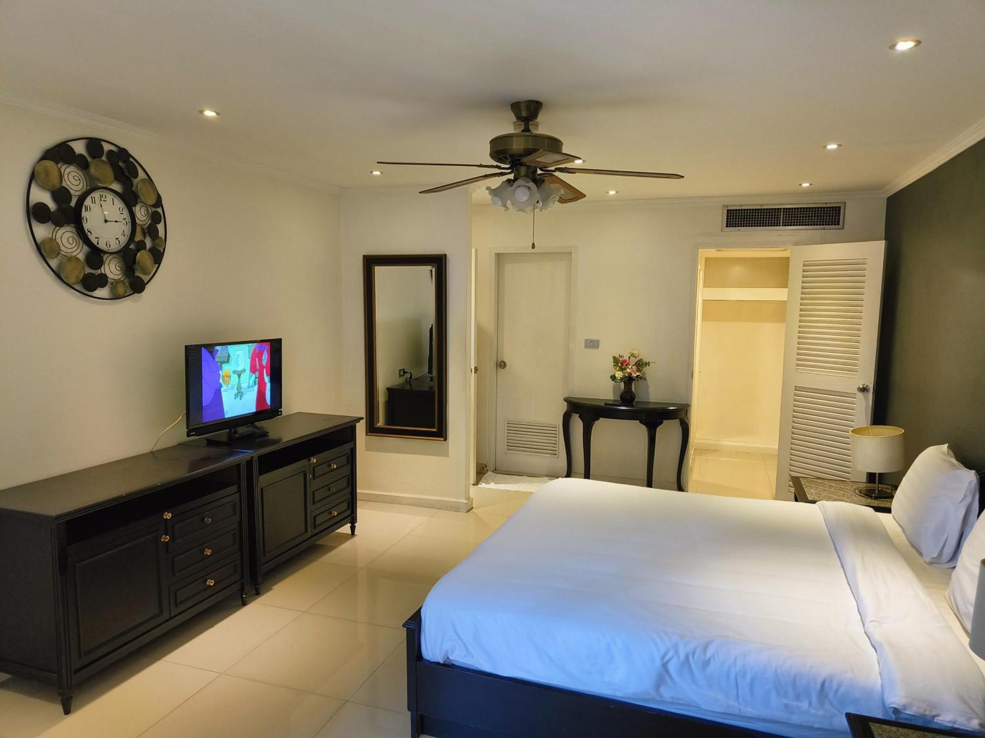 Affordable Serviced Apartments In Nana Omni Tower - Prime Sukhumvit Location Bangkok Bagian luar foto