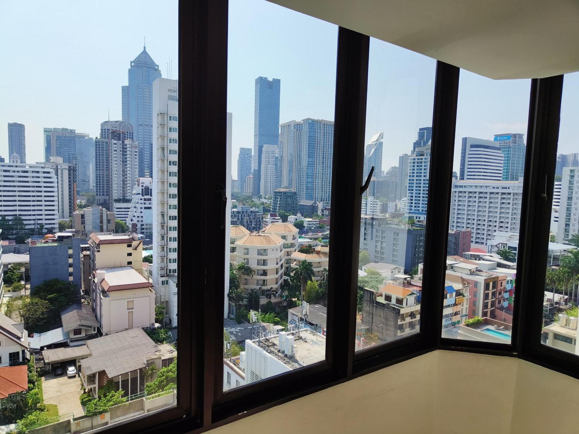 Affordable Serviced Apartments In Nana Omni Tower - Prime Sukhumvit Location Bangkok Bagian luar foto