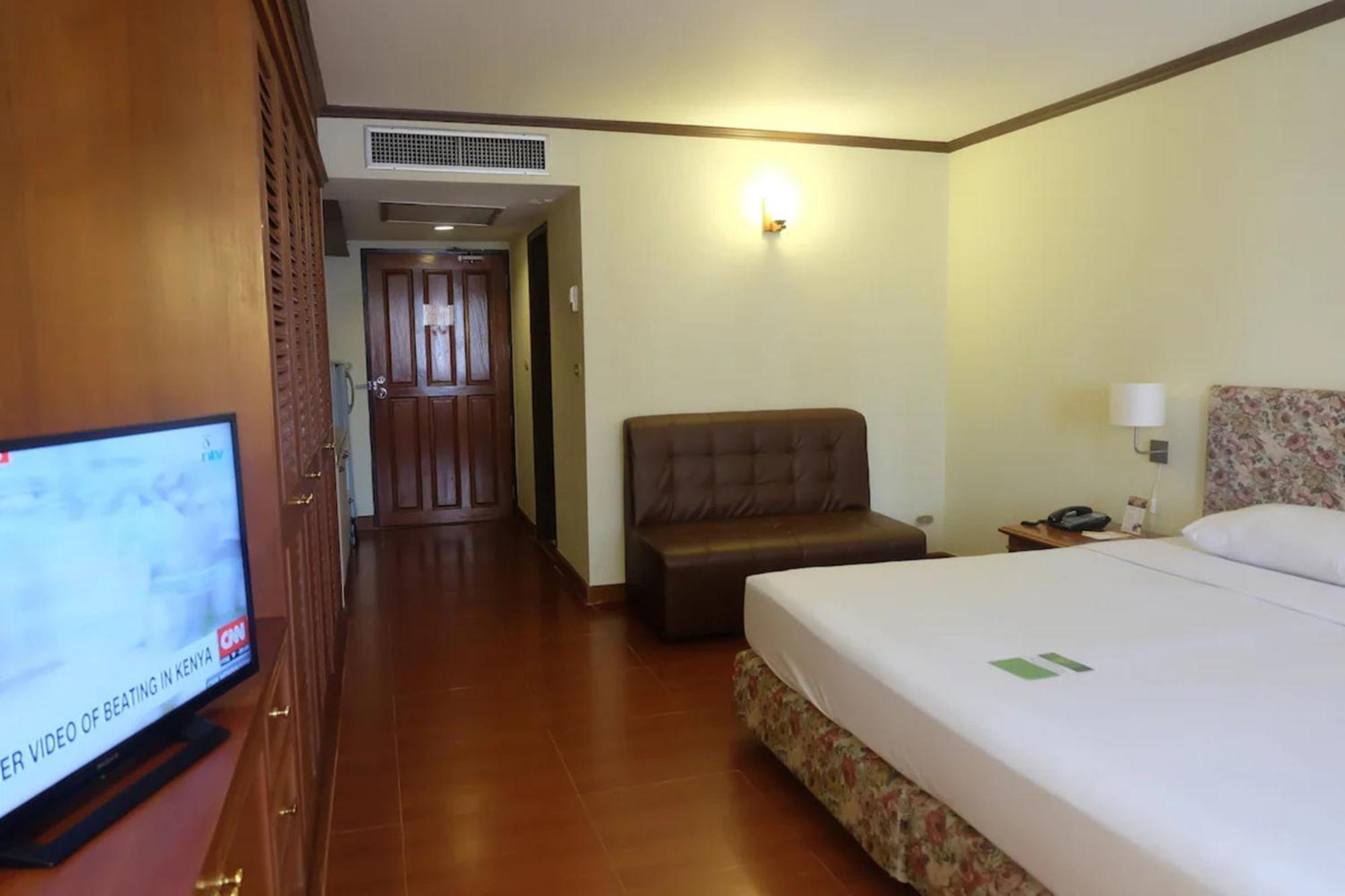 Affordable Serviced Apartments In Nana Omni Tower - Prime Sukhumvit Location Bangkok Bagian luar foto