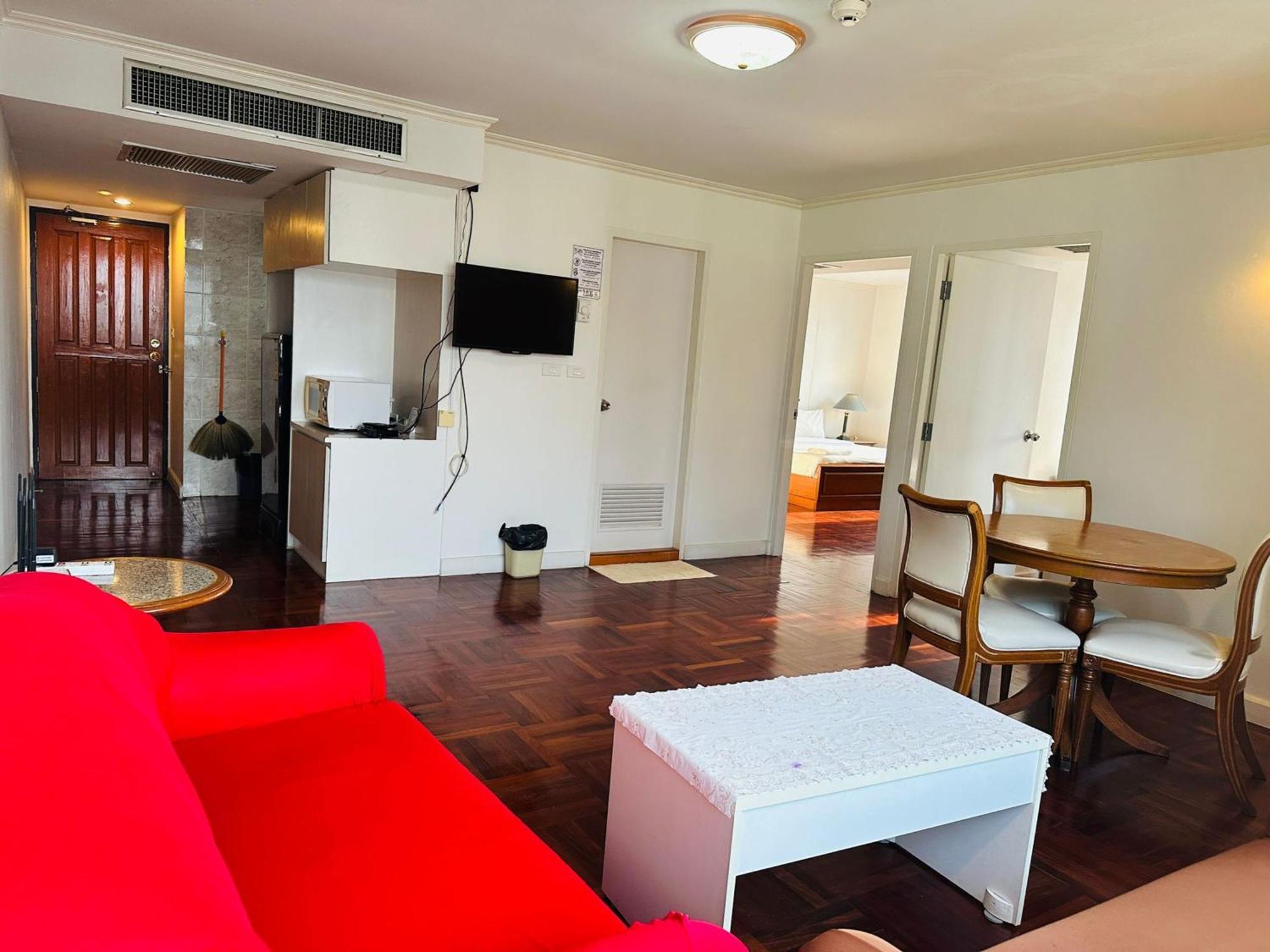 Affordable Serviced Apartments In Nana Omni Tower - Prime Sukhumvit Location Bangkok Bagian luar foto