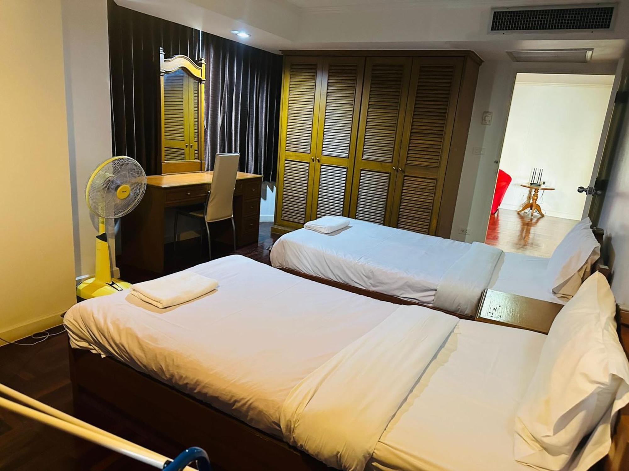 Affordable Serviced Apartments In Nana Omni Tower - Prime Sukhumvit Location Bangkok Bagian luar foto