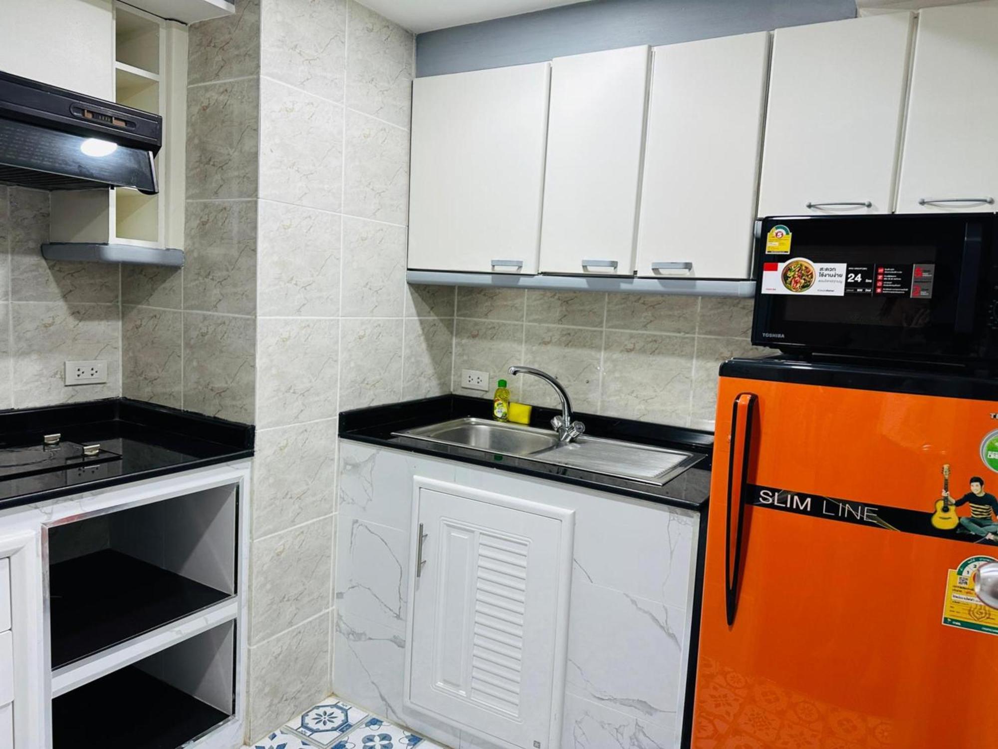 Affordable Serviced Apartments In Nana Omni Tower - Prime Sukhumvit Location Bangkok Bagian luar foto