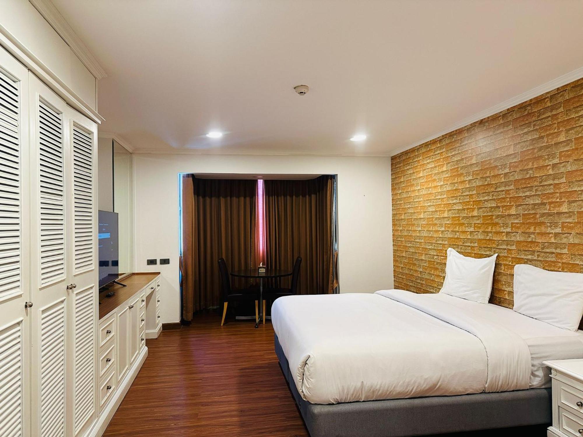 Affordable Serviced Apartments In Nana Omni Tower - Prime Sukhumvit Location Bangkok Bagian luar foto
