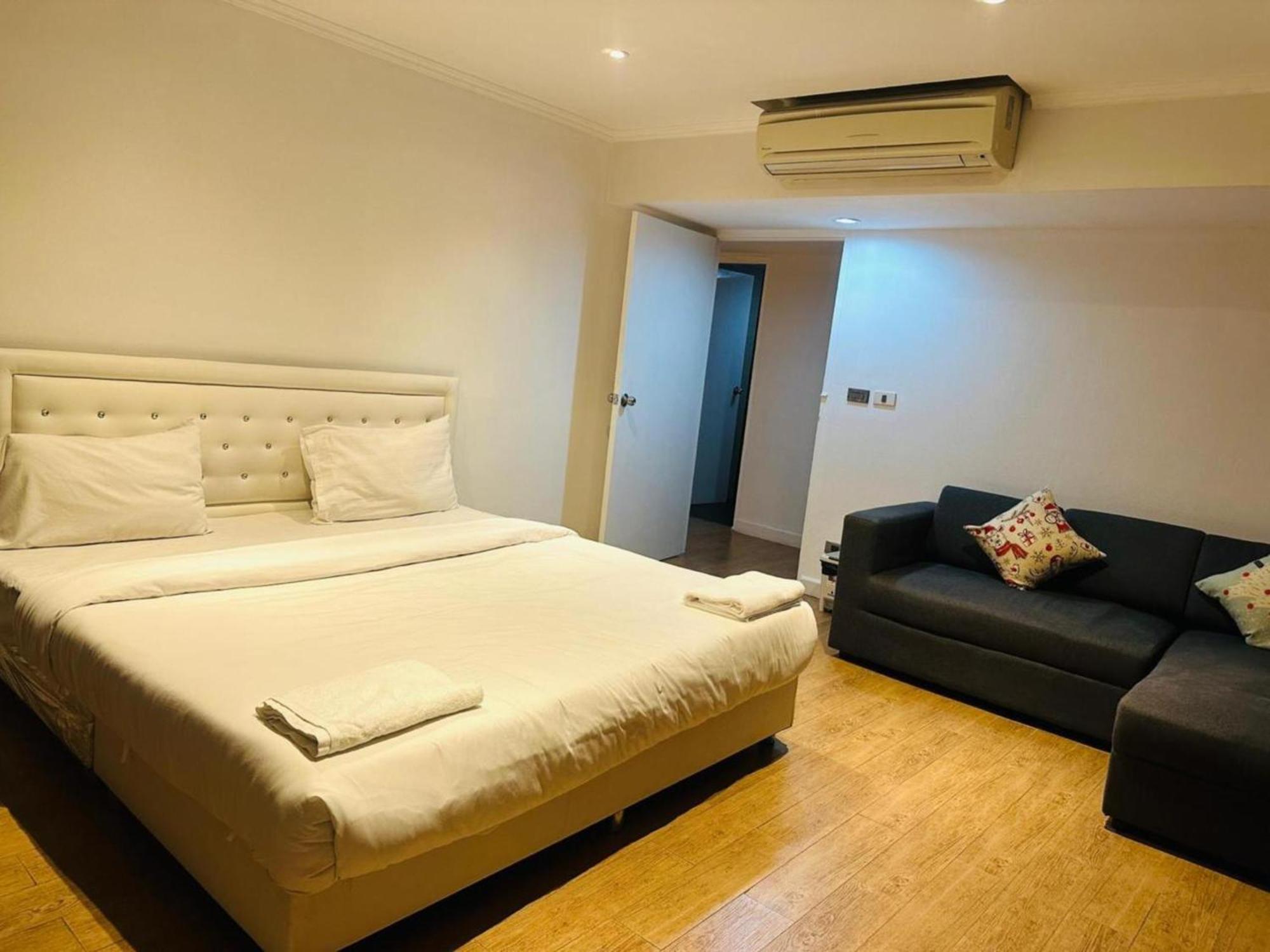 Affordable Serviced Apartments In Nana Omni Tower - Prime Sukhumvit Location Bangkok Bagian luar foto