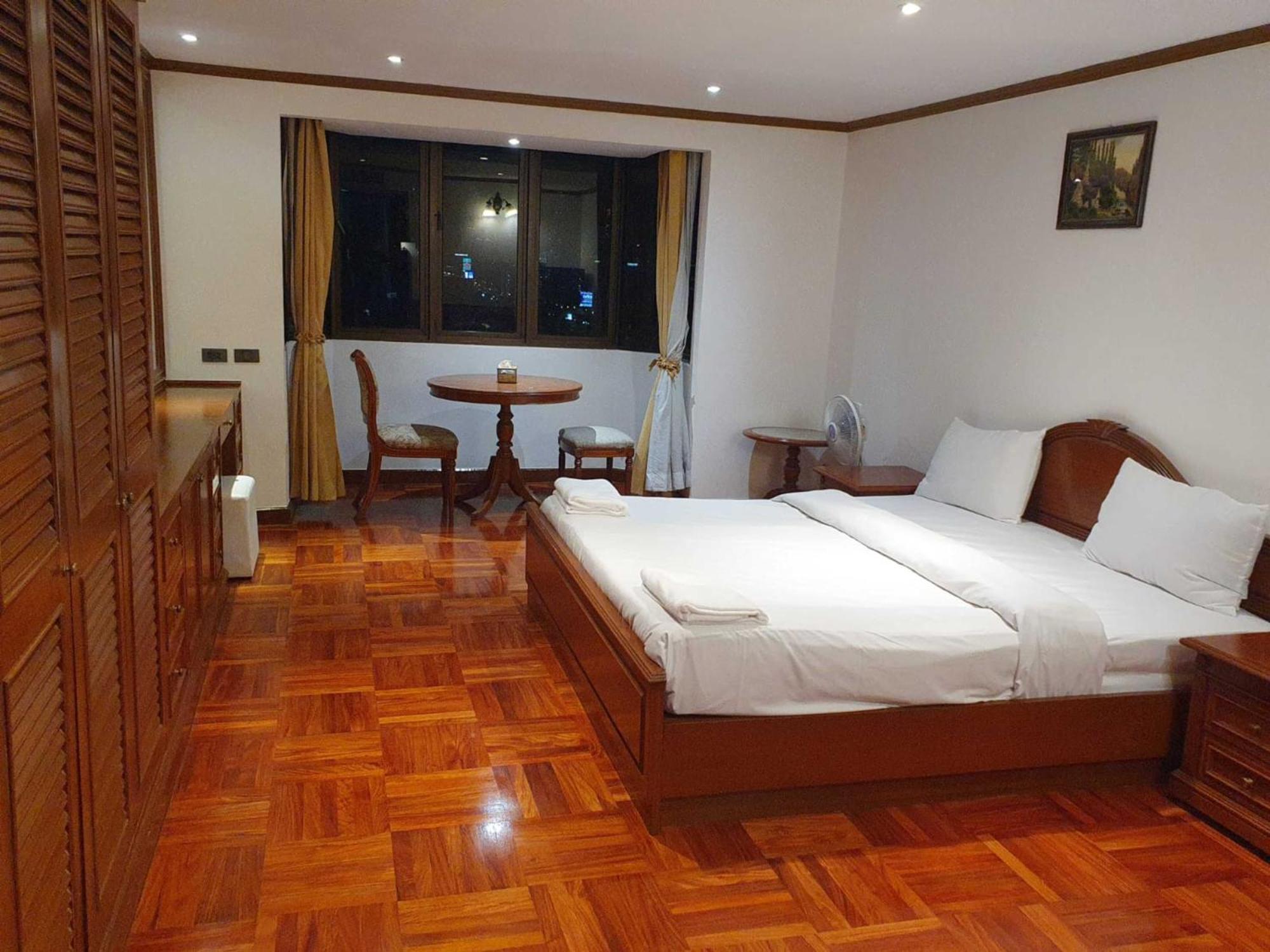 Affordable Serviced Apartments In Nana Omni Tower - Prime Sukhumvit Location Bangkok Bagian luar foto