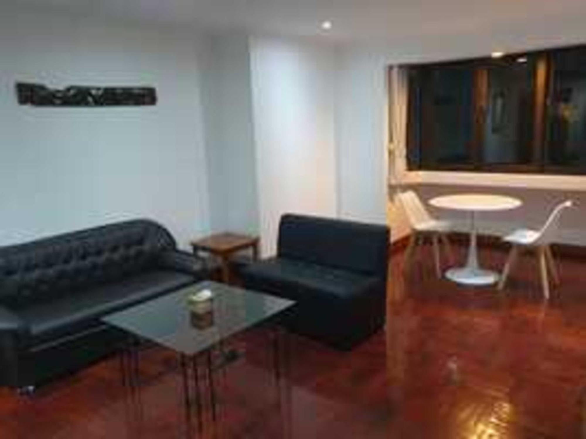 Affordable Serviced Apartments In Nana Omni Tower - Prime Sukhumvit Location Bangkok Bagian luar foto