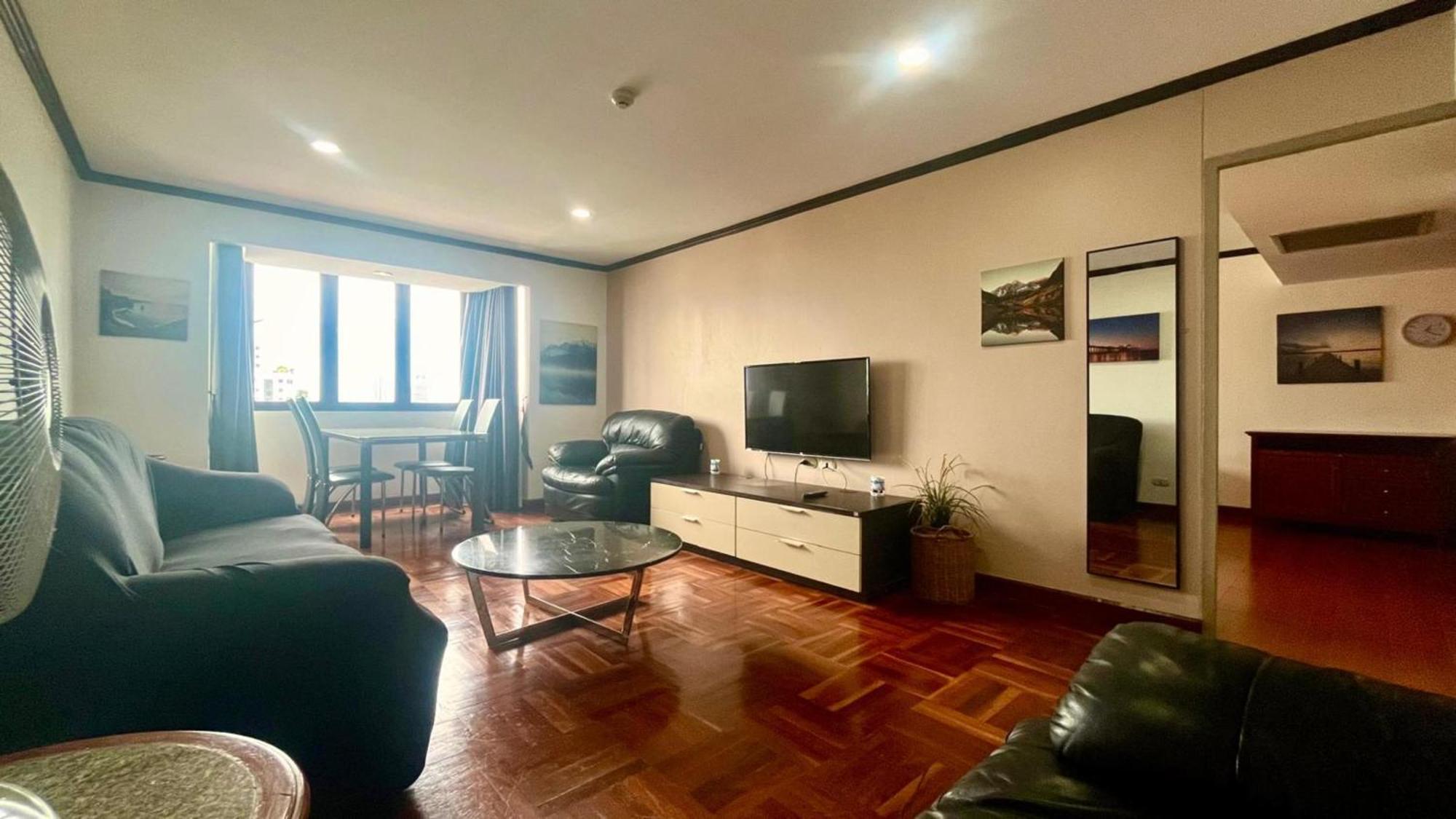 Affordable Serviced Apartments In Nana Omni Tower - Prime Sukhumvit Location Bangkok Bagian luar foto