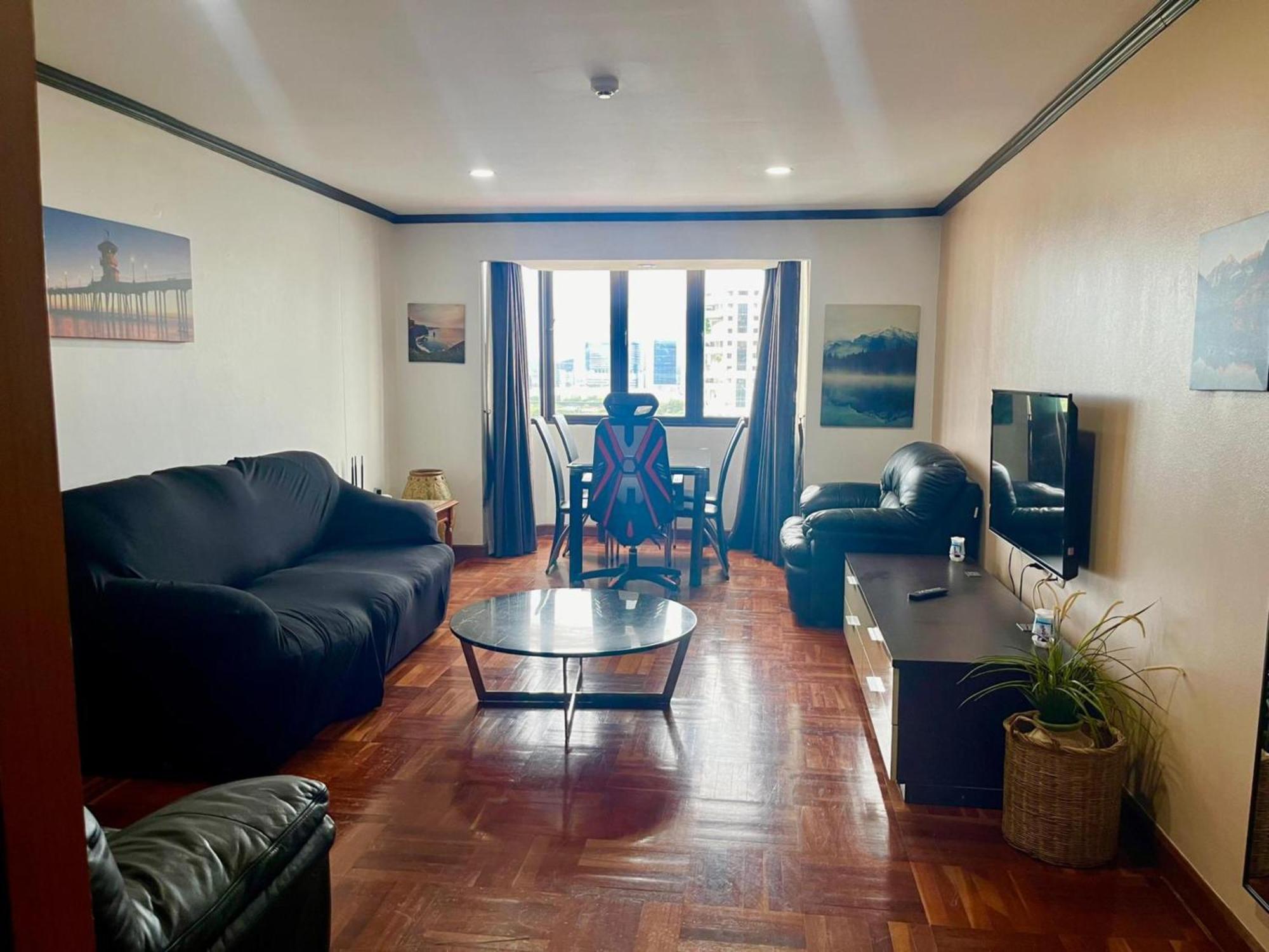 Affordable Serviced Apartments In Nana Omni Tower - Prime Sukhumvit Location Bangkok Bagian luar foto